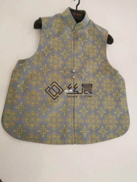 生肖属相宋锦马甲（宋锦马甲适合什么生肖穿）