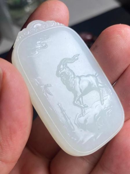 生肖属相羊吊坠（属羊戴什么材质吊坠最好）