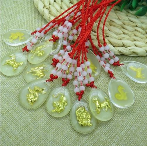 夜光十二生肖属相（夜光十二生肖属相挂饰值不值得买）