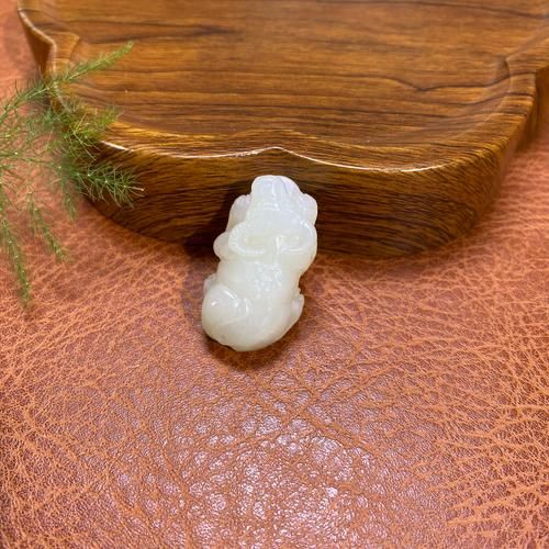 牛属相吊坠 生肖（牛属相吊坠生肖寓意全解析）