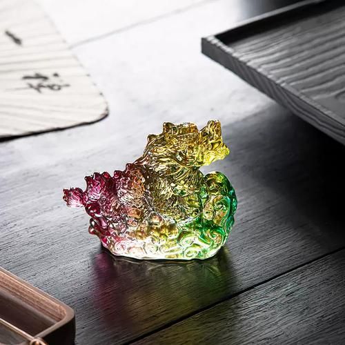 玻璃生肖属相摆件（玻璃生肖摆件摆放在哪里最好）