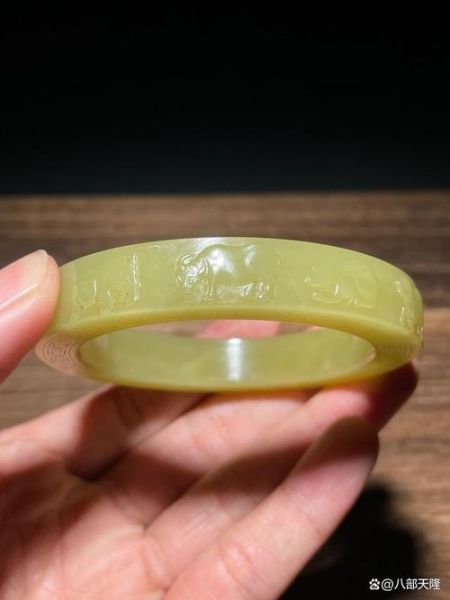 生肖属相手镯（生肖属相手镯怎么选才最招财？）