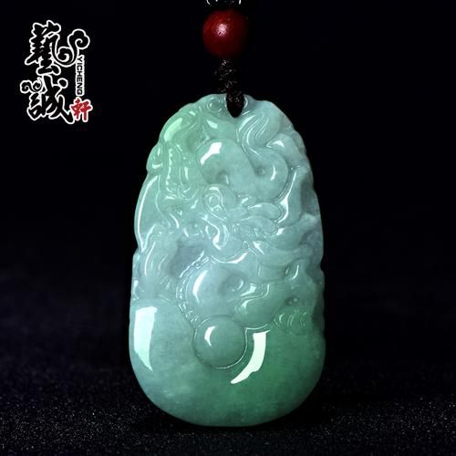 生肖属相雕刻吊坠（生肖雕刻玉吊坠怎么挑👀）