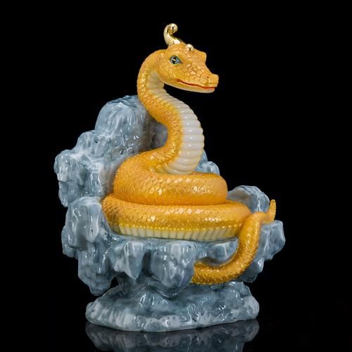 白蛇生肖属相（白蛇属什么生肖小白速查）