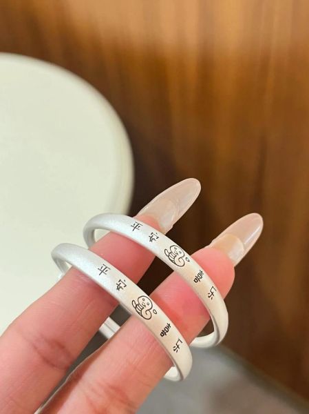 生肖属相足银（生肖足银手镯怎么选才保值）