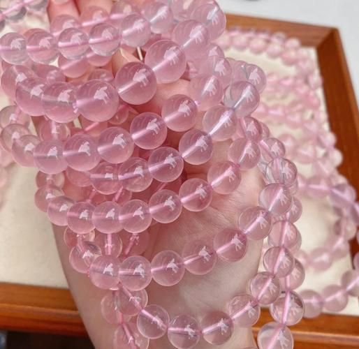 龙生肖属相颜色（属龙人一生最旺的四种颜色🔮）