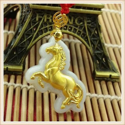 属相佩戴生肖挂件（属马能戴本命生肖挂件吗）