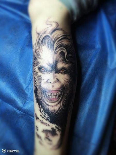 小臂生肖猴属相纹身（小臂生肖猴纹身图案设计指南）