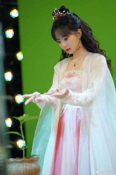 胡意旋的生肖属相（胡意旋属什么生肖？）