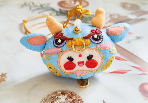 生肖属相刺绣挂画（鼠牛虎兔生肖属相刺绣挂画如何选）