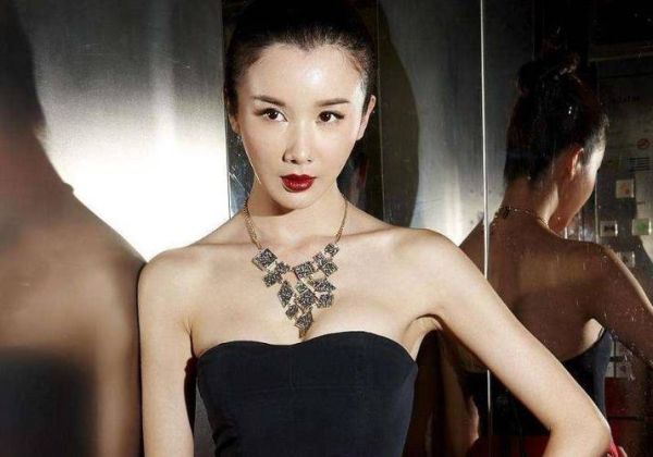 孙菲菲什么生肖属相的