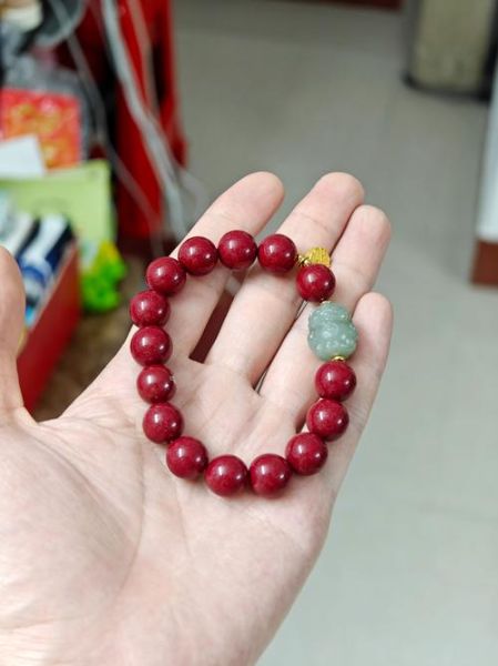 生肖属相朱砂转运(生肖属相朱砂转运戴左手还是右手)