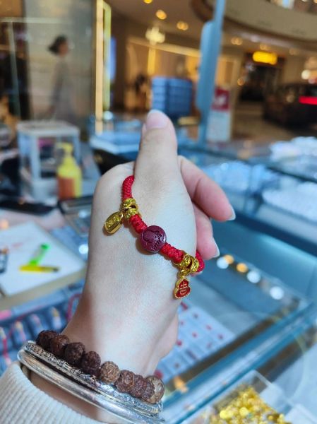 生肖属相朱砂转运(生肖属相朱砂转运戴左手还是右手)