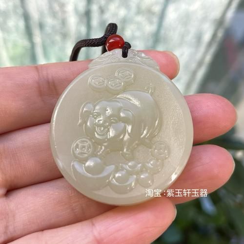 属相吊坠玉生肖（属相吊坠与玉生肖怎么搭配最旺运？）