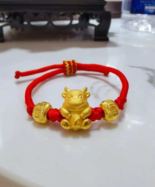 属相金生肖牛（属相金生肖牛适合什么颜色）