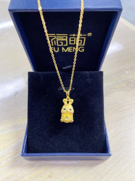 属相吊坠 生肖 金（属相吊坠黄金选哪款最合适）