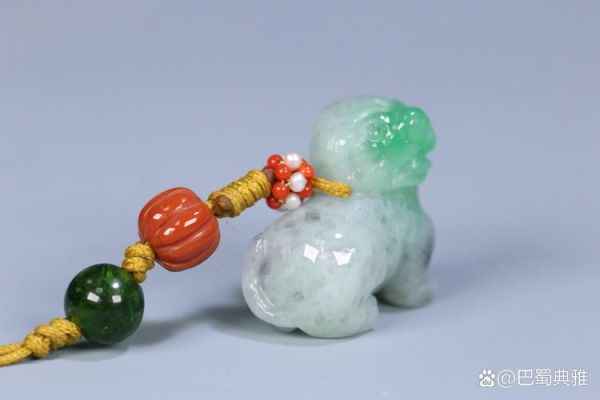 属相狗佩戴什么属相生肖吊坠（属狗戴什么生肖吊坠最旺）