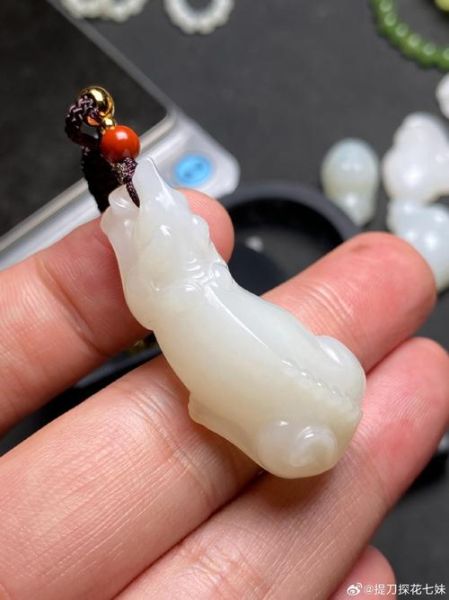 属相狗佩戴什么属相生肖吊坠（属狗戴什么生肖吊坠最旺）