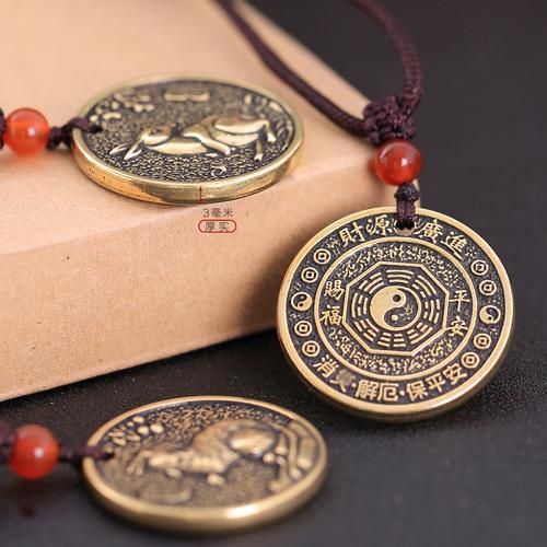 属相佩戴生肖牌（属相佩戴生肖牌好不好）