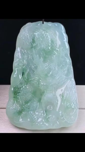 龙的生肖属相翡翠（属龙的带什么翡翠好招财）