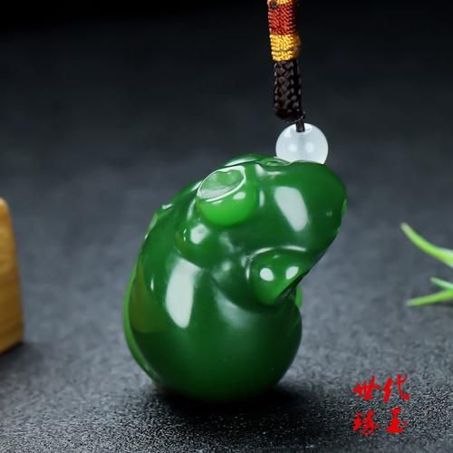 属相玉吊坠 生肖老鼠（属鼠玉吊坠怎么选最旺财运）