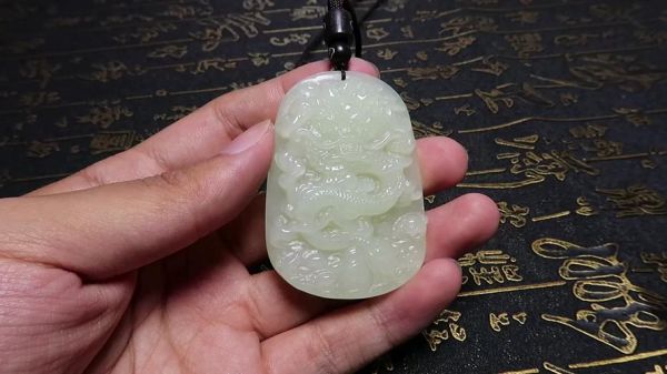 属相龙带什么生肖（属龙的人戴什么生肖挂件最好？）