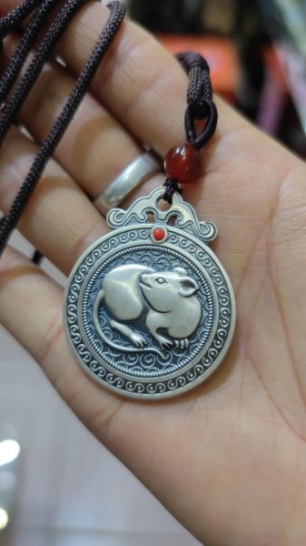 生肖属相纯银（生肖属相纯银吊坠价格怎么选？）